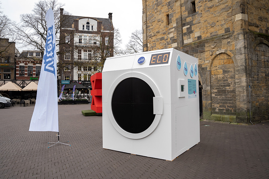 Grote wasmachine op plein Enschede