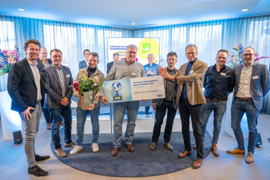 De winnaars van de prijs op de foto